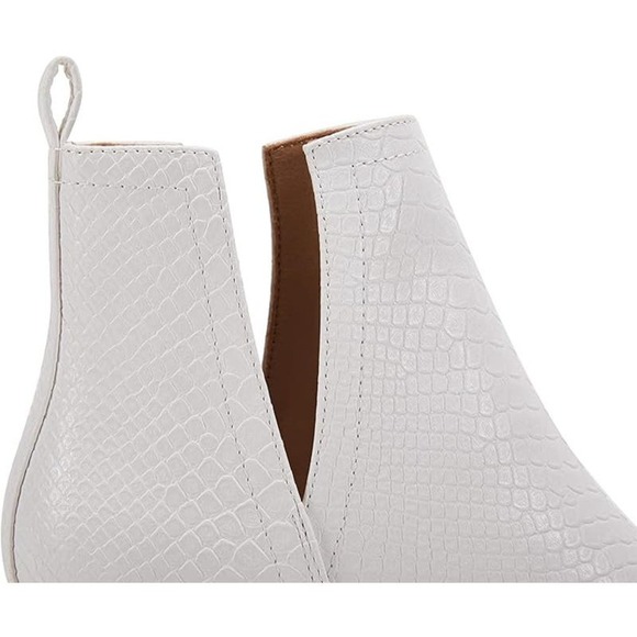 Women's V Cut Ankle Booties Heel Perforated Slip Faux Leather Western Boots - Picture 3 of 6